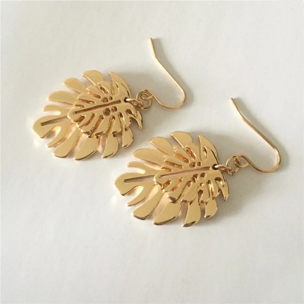 Vintage Drop Leaf Gold Earrings - Picture 4 of 5